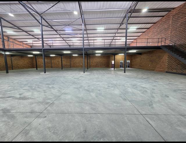 977M² WAREHOUSE TO LET IN ORMONDE